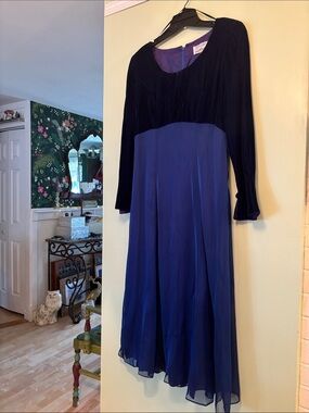 Vintage-Inspired Navy Blue Velvet & Chiffon Dress size 6 NWT